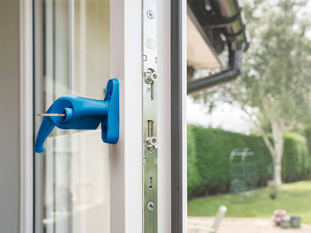 Как защитить окна на даче от проникновения воров Как защитить окна на даче от проникновения воров