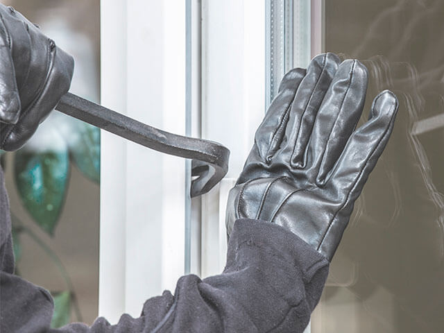 Как защитить окна на даче от проникновения воров Как защитить окна на даче от проникновения воров